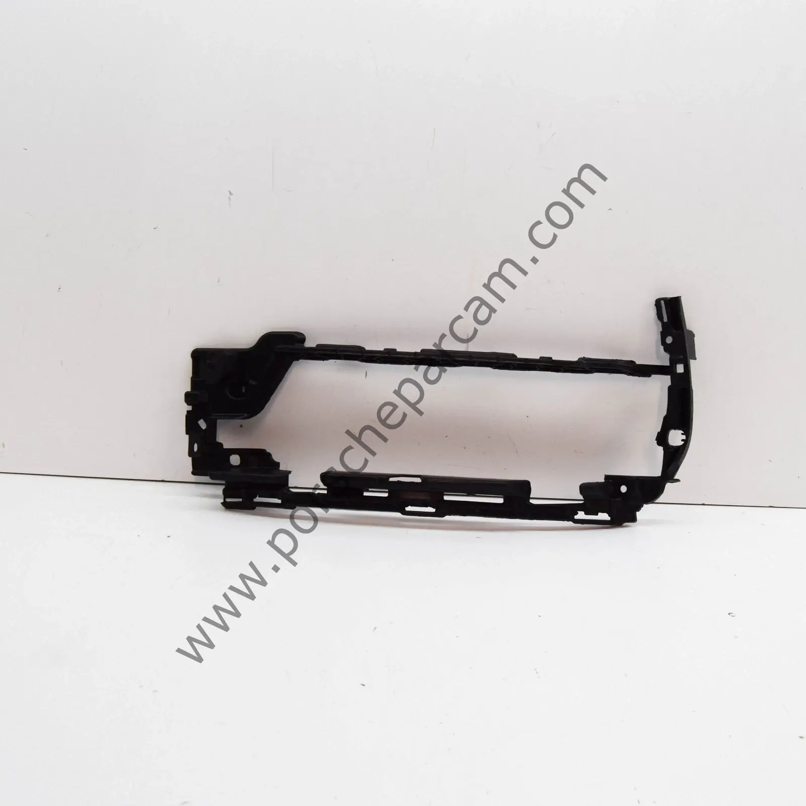 95B807682N OK1 ÖN TAMPON IZGARASI SAĞ MACAN III 2022 >>2025