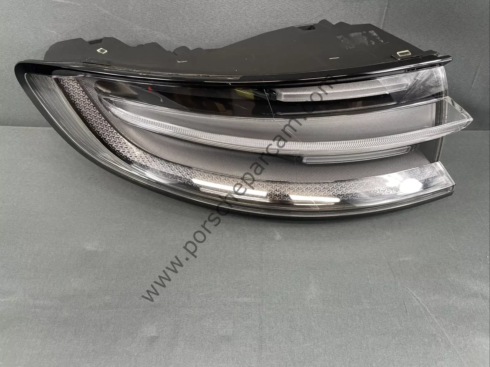 95B945091AM  STOP LAMBASI SOL MACAN GTS 2019 >>2021