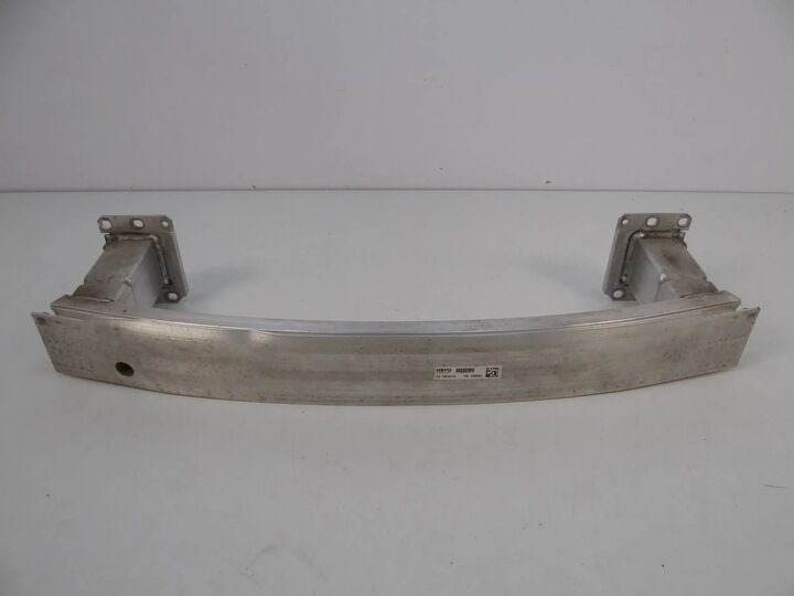 9J1805241C TAYCAN ÖN TAMPON ALT DESTEK DEMİRİ   2020 >