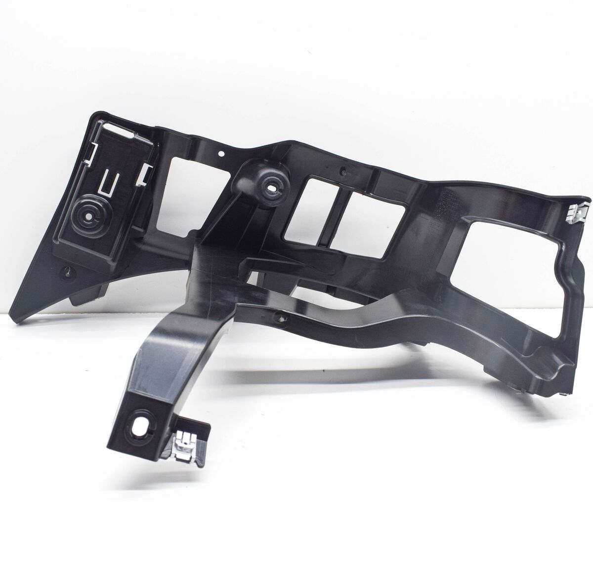 9J1807332ATAYCAN ARKA TAMPON  TUTUCU BRAKETİ SAĞ ALT 2020 > 2025