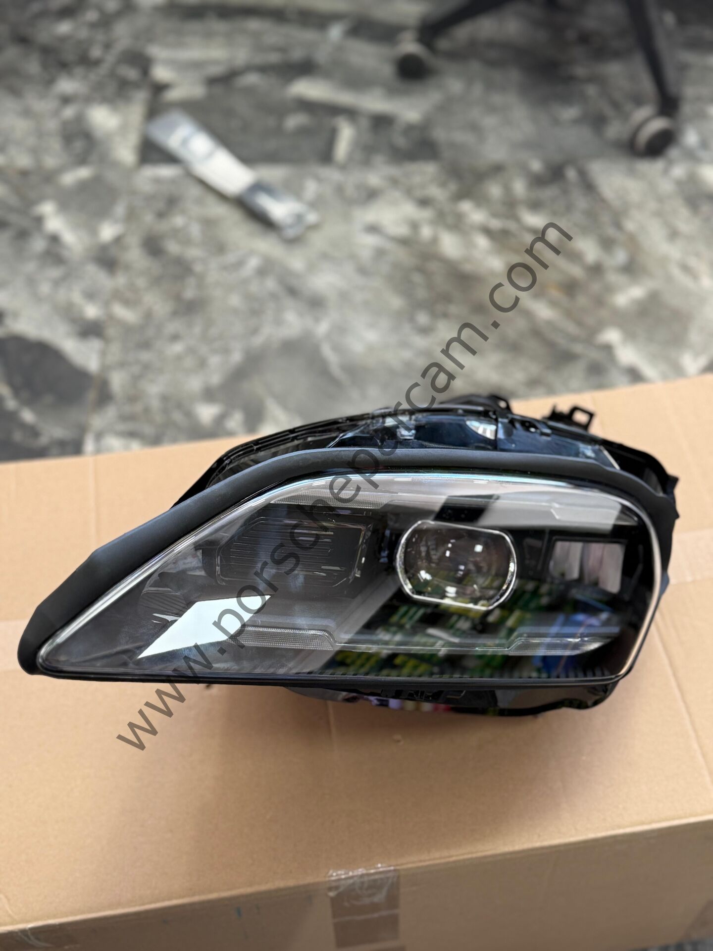 9J1941039AC TAYCAN FAR SAĞ 2024-2025