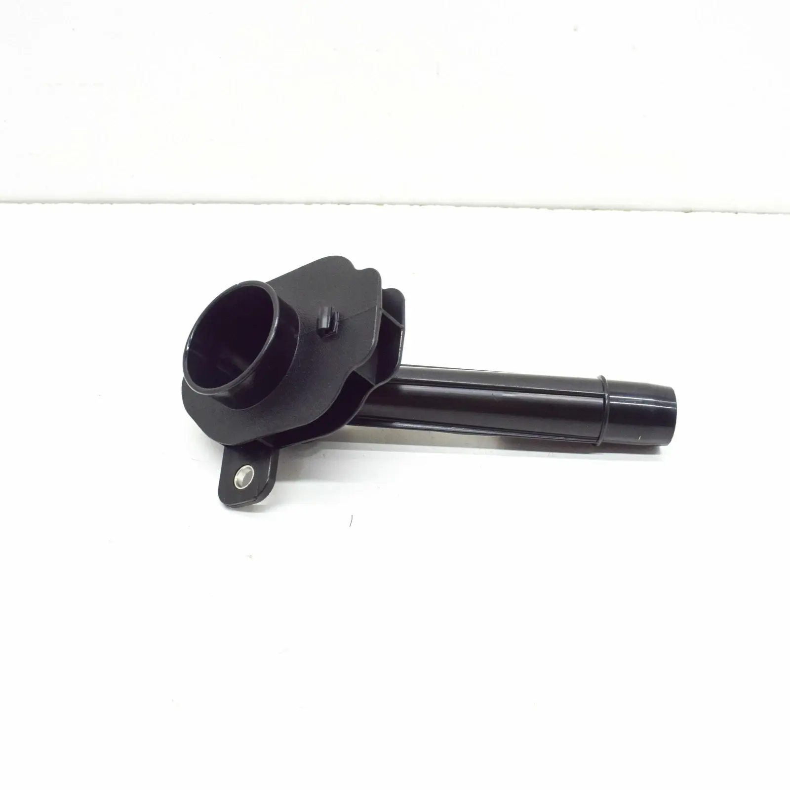 9J1955463A TAYCAN SİLECEK SUYU DEPOSU DOLUM AĞZI  2020 >>