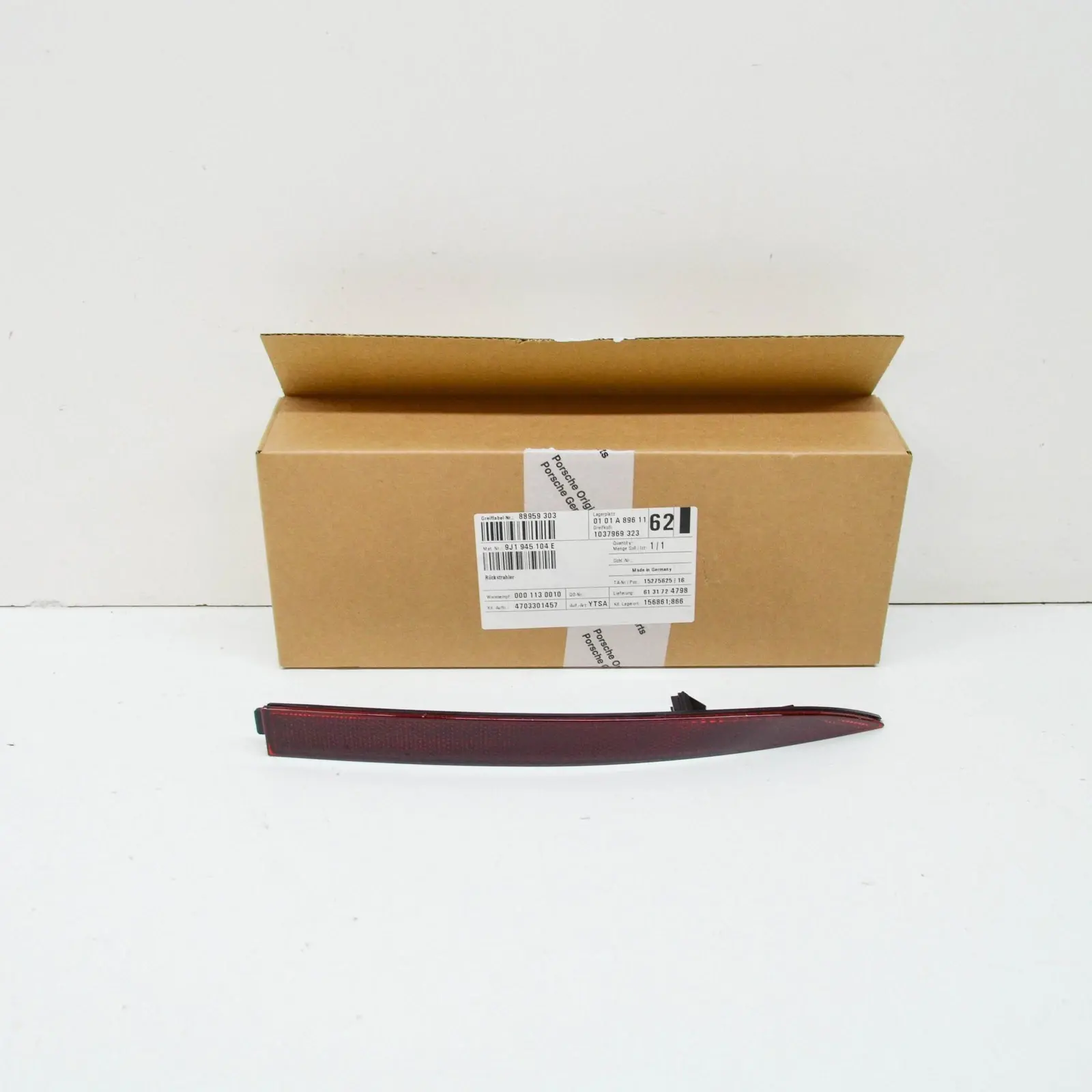 9J1945104E TAYCAN ARKA TAMPON REFLEKTÖRÜ SAĞ 2020 >> 2024