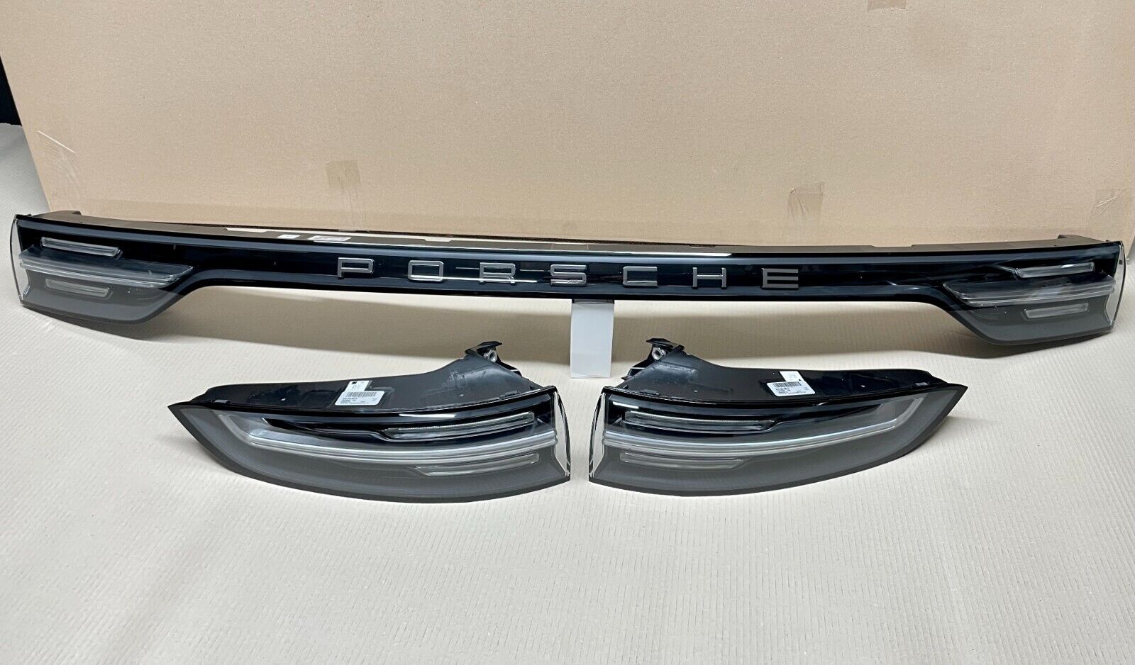 9J104490005 PORSCHE TAYCAN STOP SETİ SİYAH PORSCHE YAZILI (SAĞ  SOL ORTA  ) 2020-2024