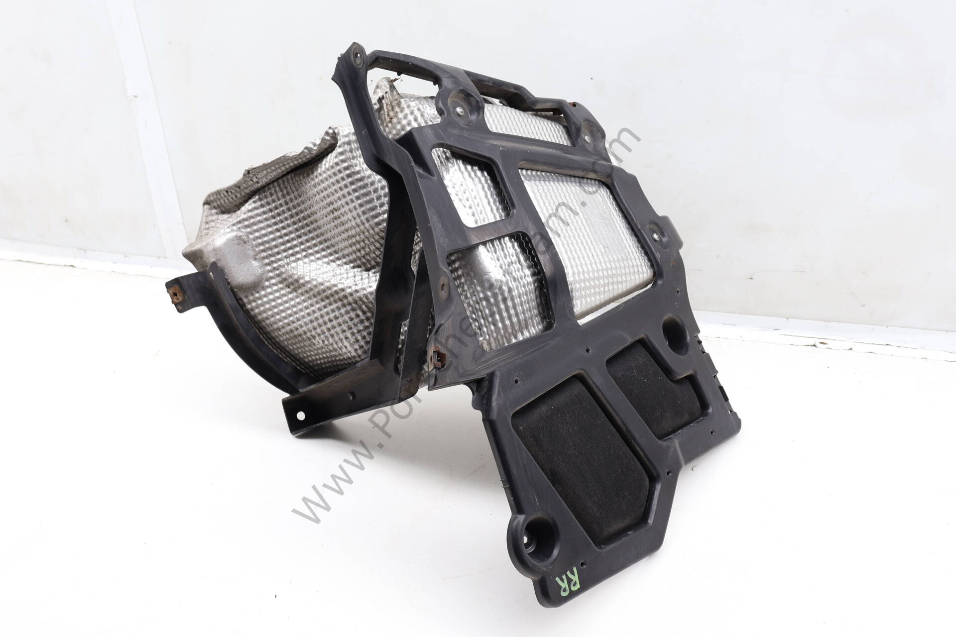 97050563201 ARKA TAMPON İÇ BRAKETİ SAĞ ISI KORUMA SACLI  PANAMERA  2010 >>2013(